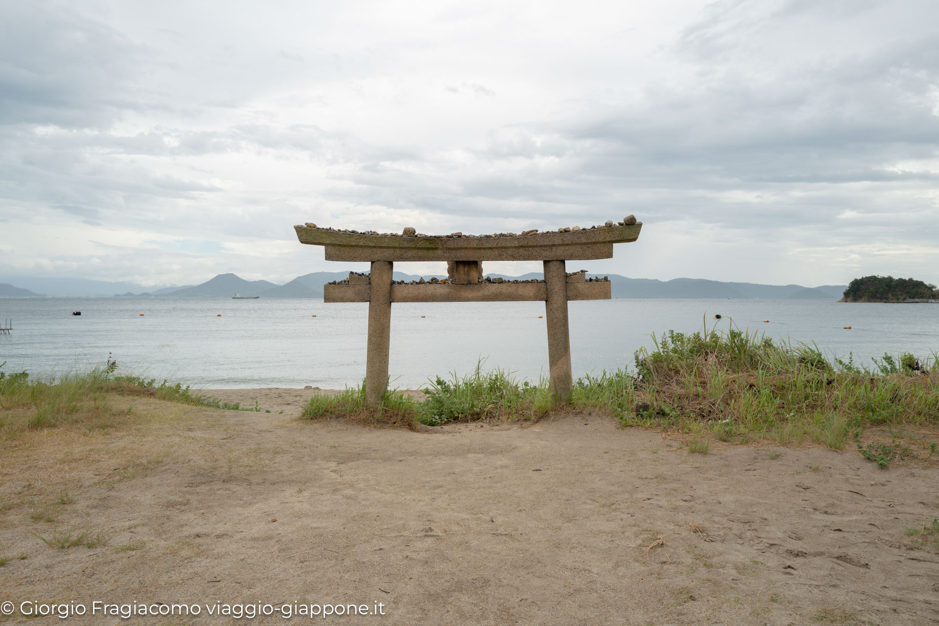 Naoshima Seto Naikai Con la Mamma 1080443