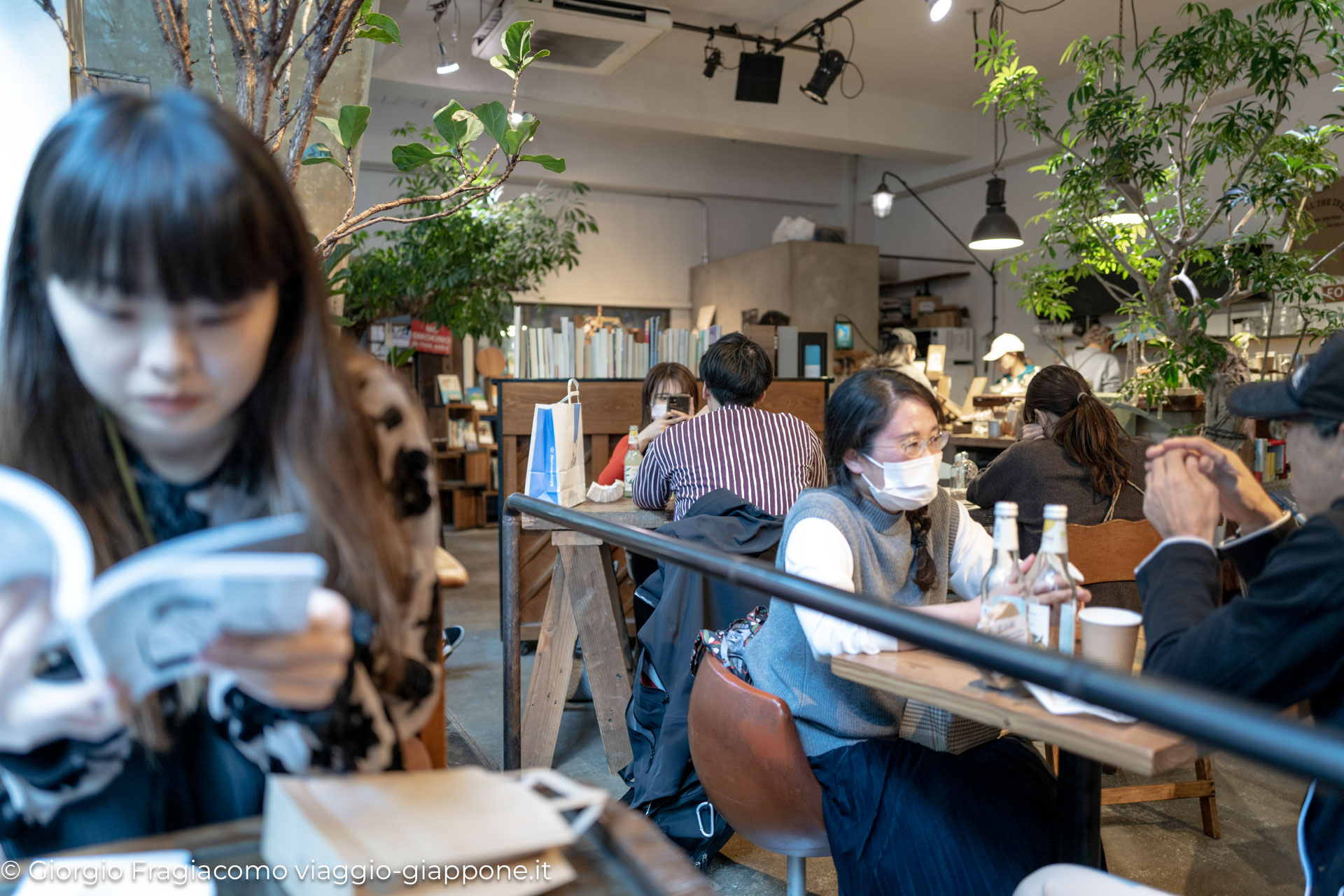 cafe bookshop ueno 1040257