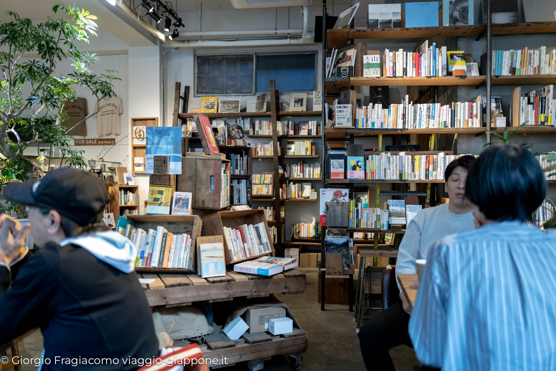 cafe bookshop ueno 1040260