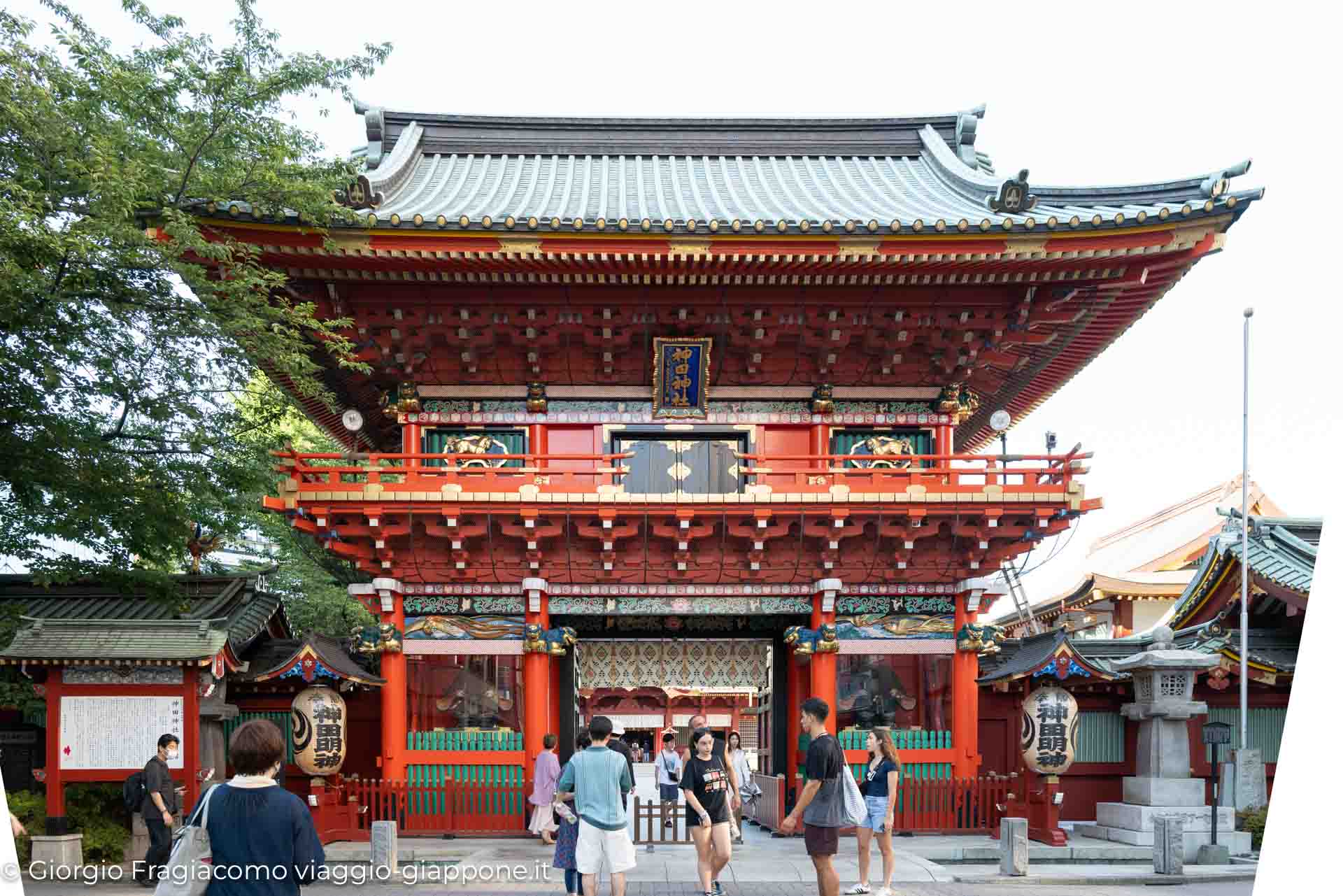 2023 07 29 Jinbocho Ochanomizu Kanda Temple con la Mamma 1050876