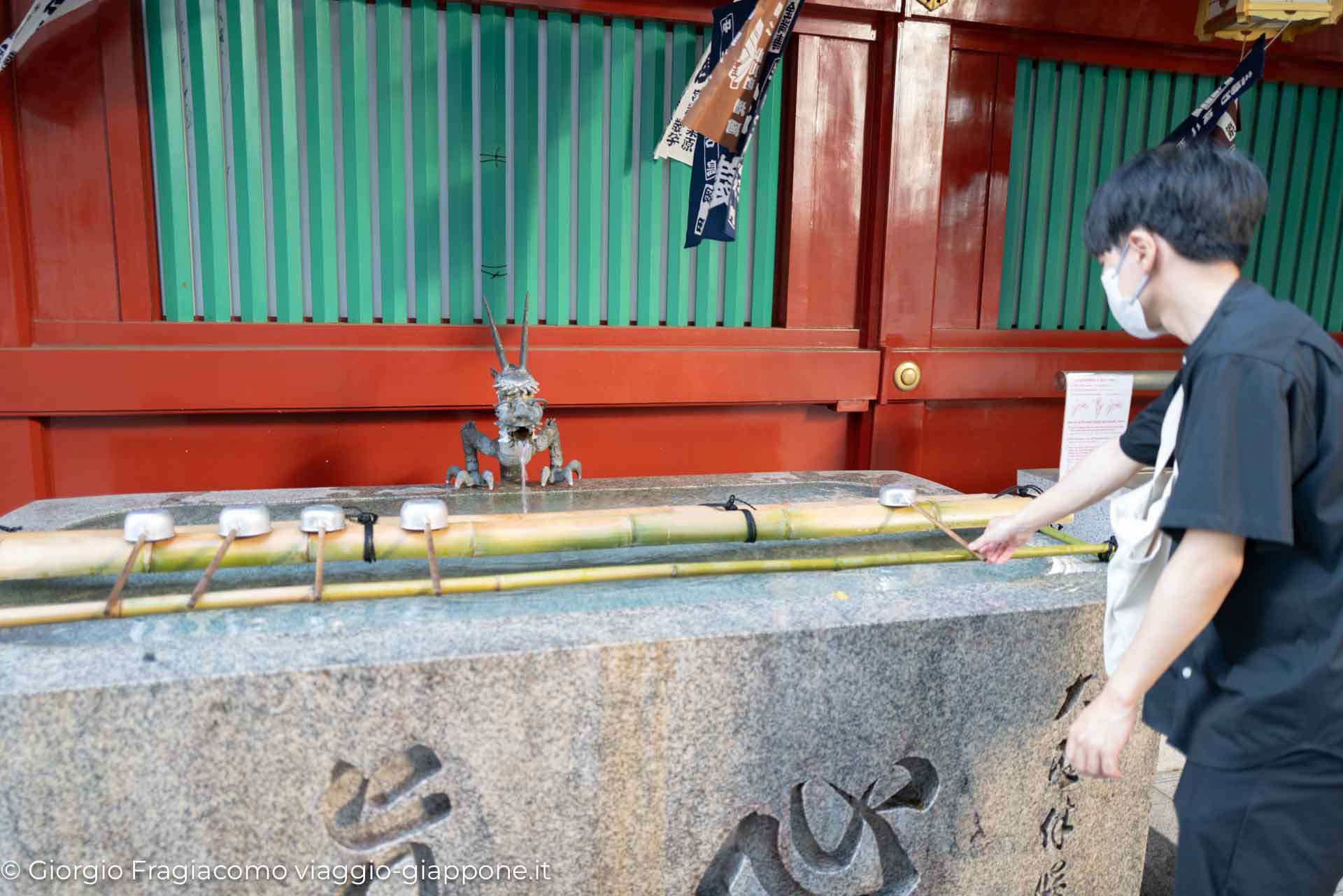 2023 07 29 Jinbocho Ochanomizu Kanda Temple con la Mamma 1050879