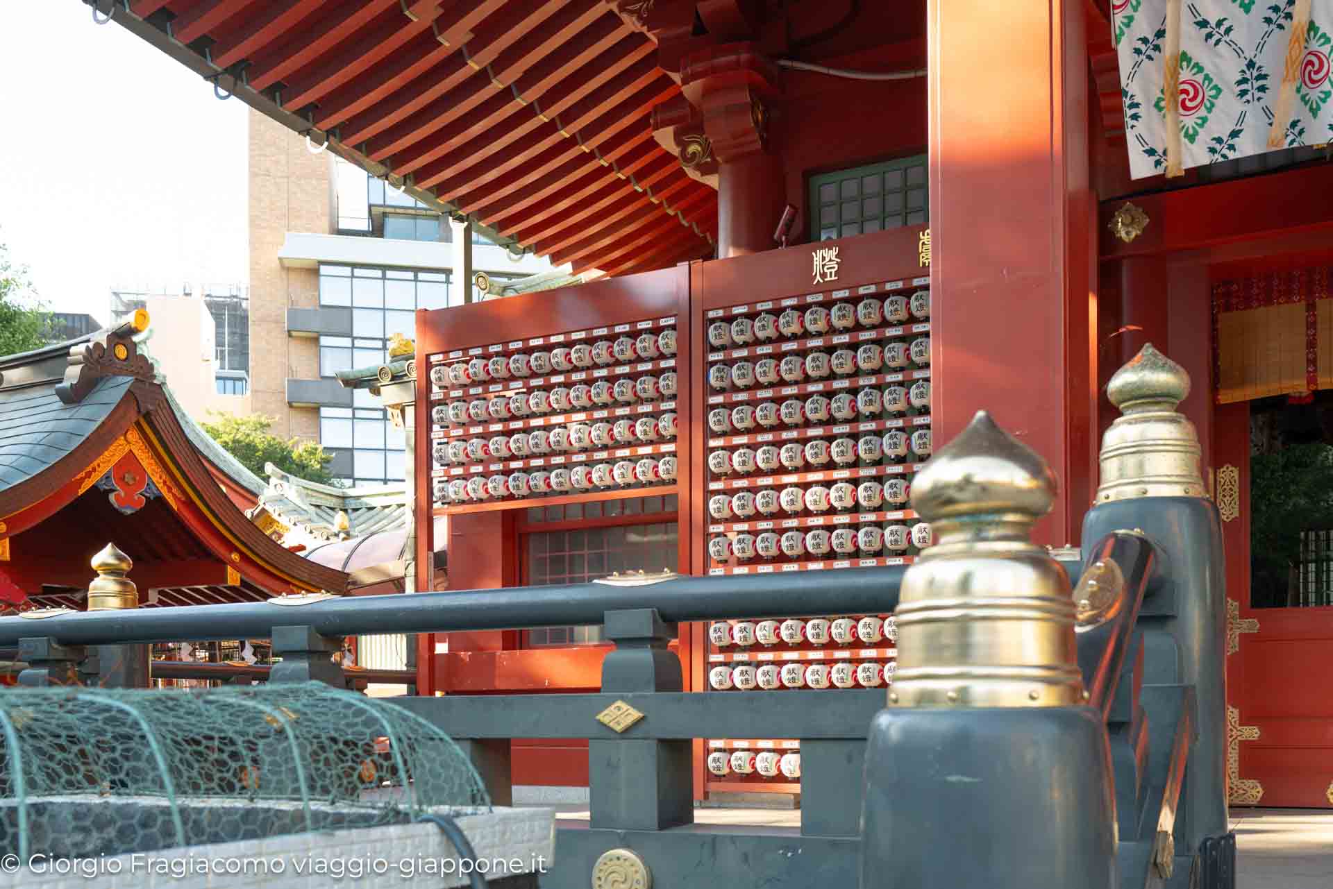 2023 07 29 Jinbocho Ochanomizu Kanda Temple con la Mamma 1050887