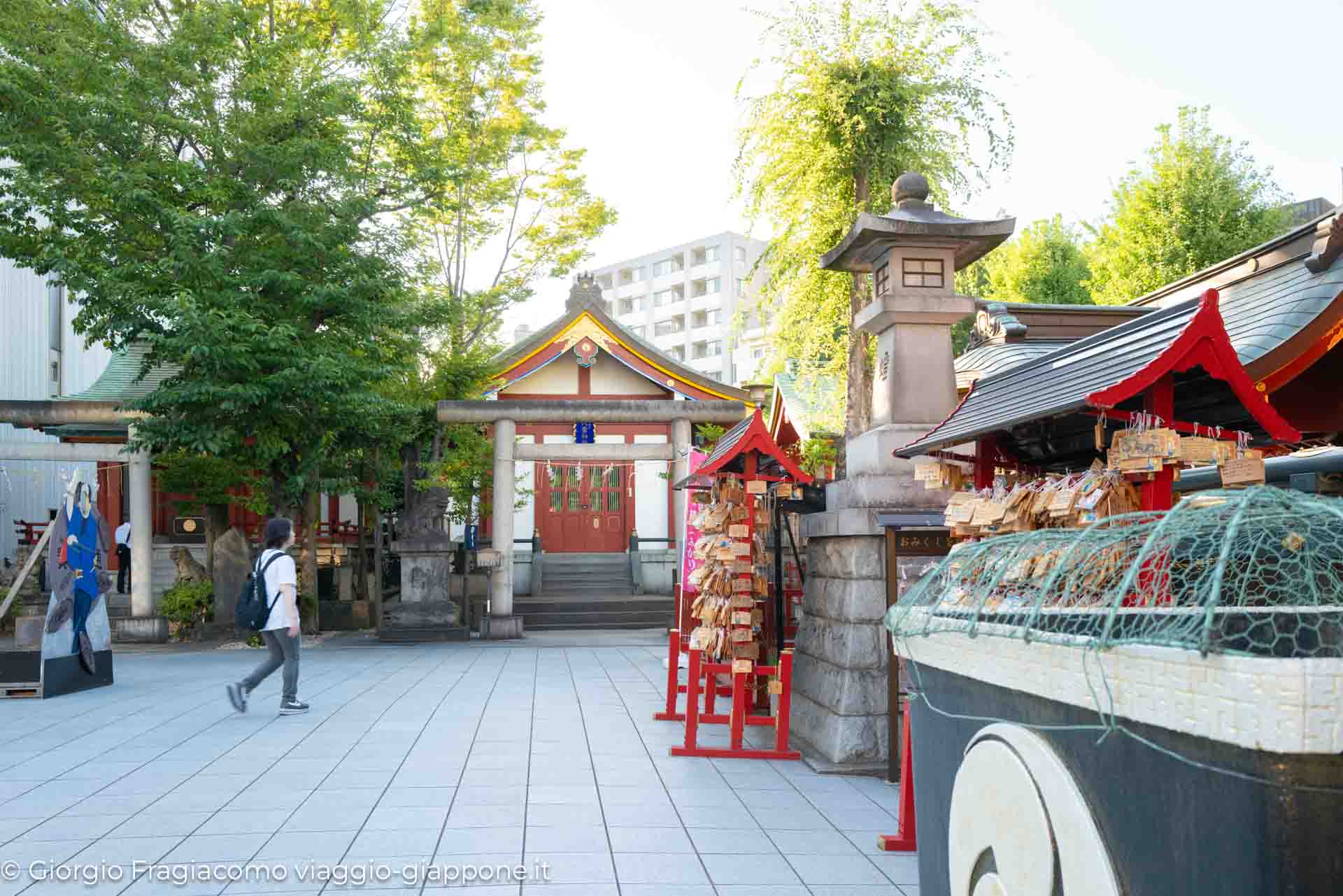 2023 07 29 Jinbocho Ochanomizu Kanda Temple con la Mamma 1050888