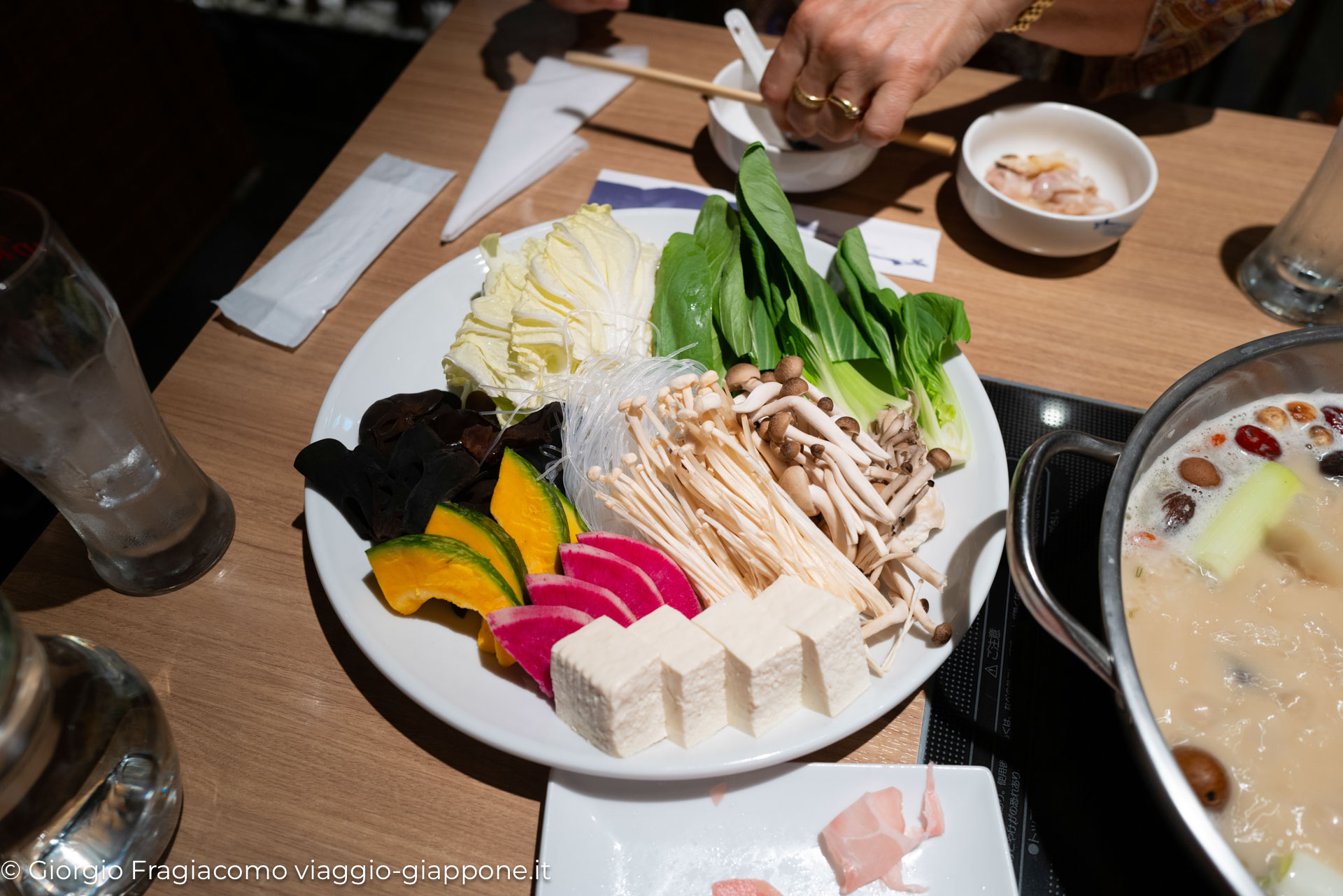 Hinabe Nabe Chinese Restaurant in Kyoto con la Mamma 1060422