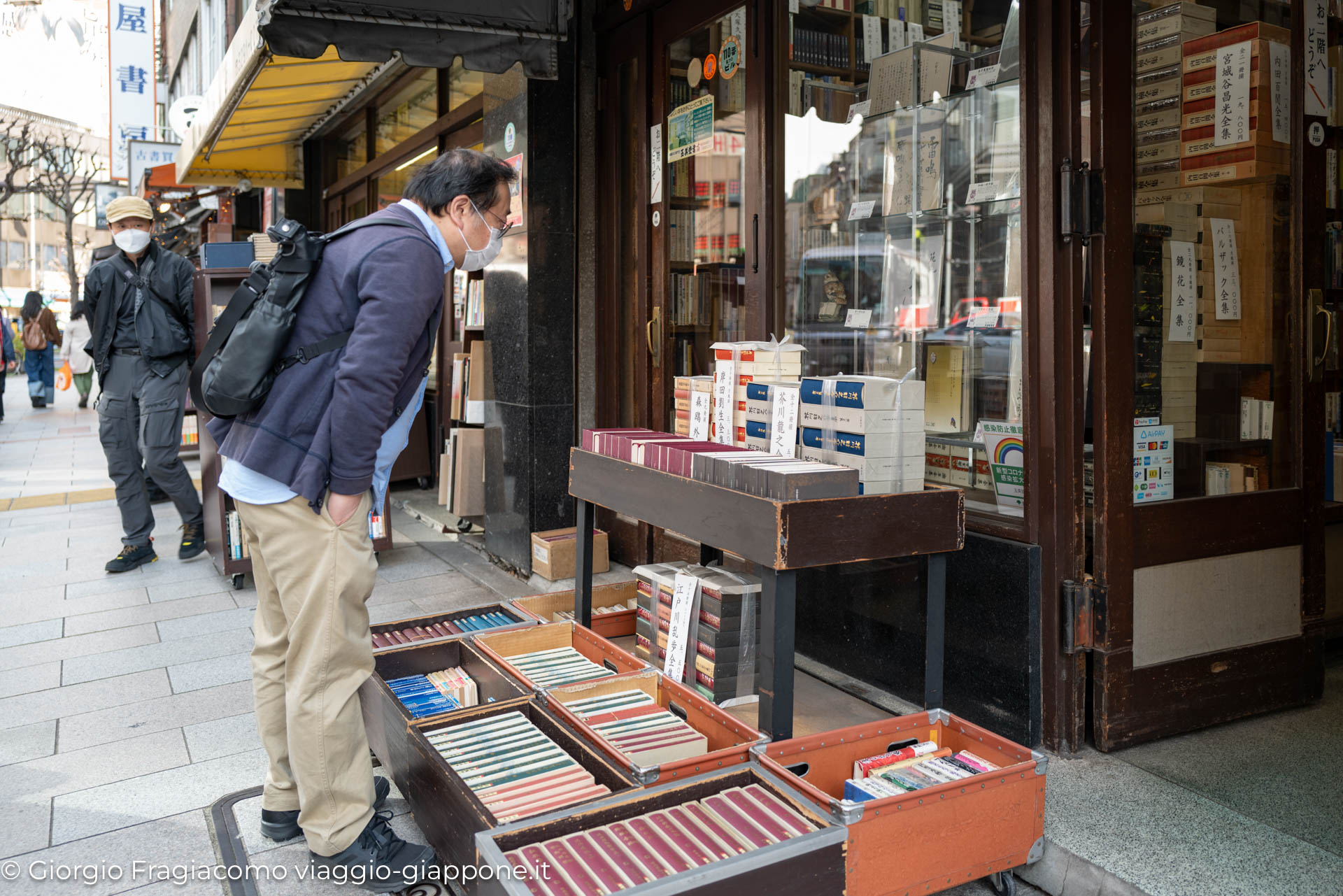 Jinbocho antiques and old books 1062022