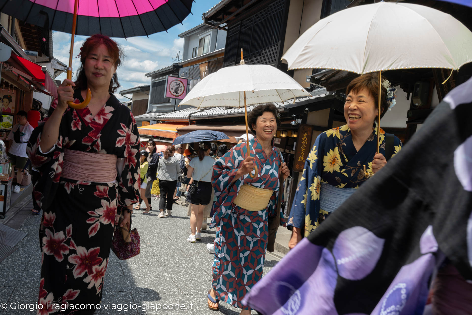 Kiyomizu dera temple in Kyoto con la Mamma 1060473