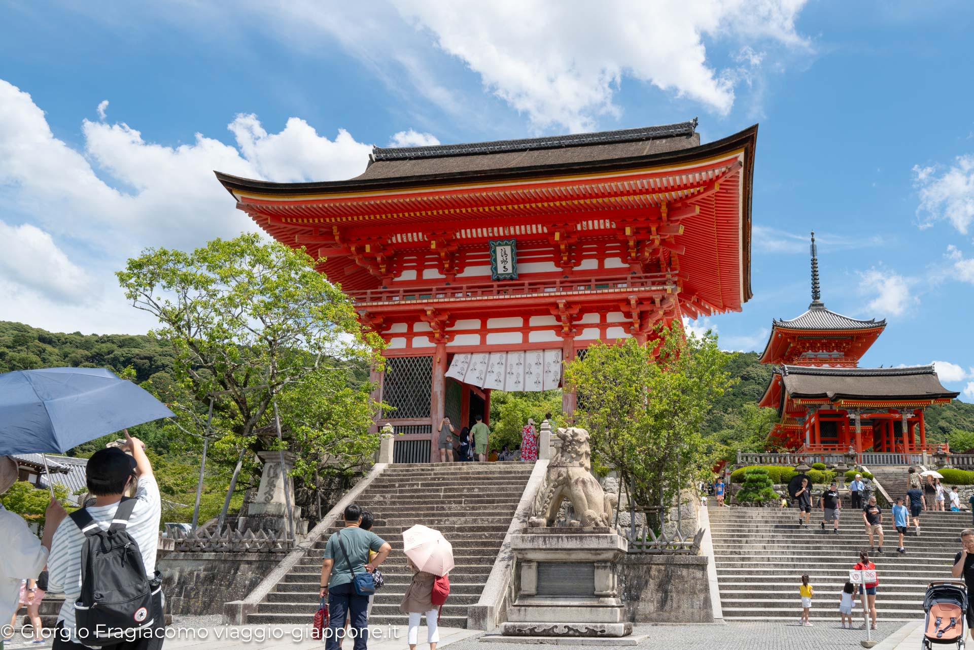 Kiyomizu dera temple in Kyoto con la Mamma 1060481