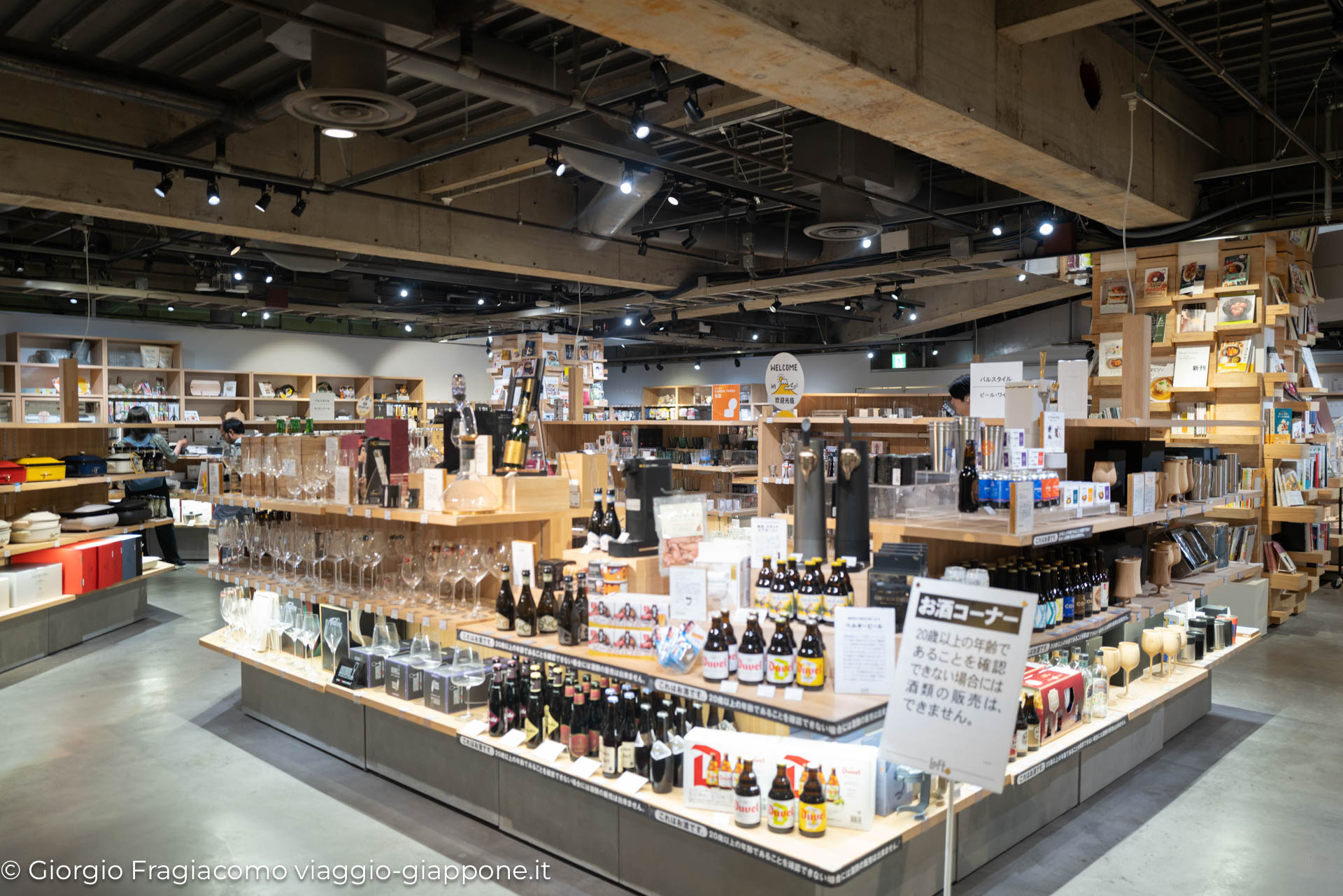 Loft shopping mall Shibuya 1040568