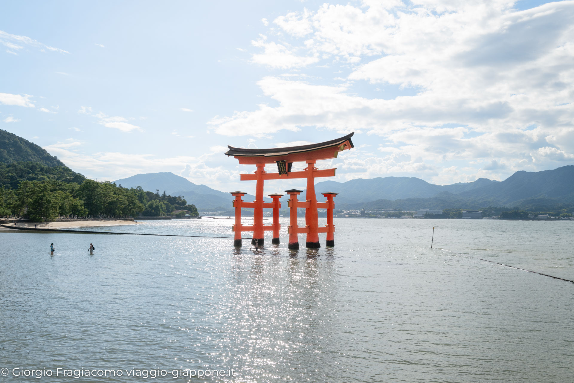 Miyajima, Isola del portale rosso